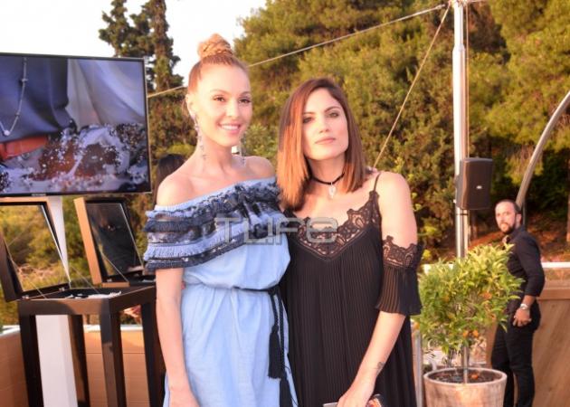 Οι celebrities της ελληνικής showbiz επιλέγουν κοσμήματα! [pics]
