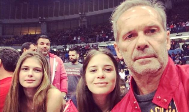 Πέτρος Κωστόπουλος: Με τις κόρες του στο γήπεδο!