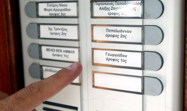 Χτυπούσε τα κουδούνια και ζητούσε να κάνει σεξ!