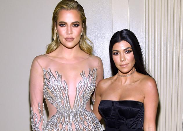 Kim Kardashian: Οι αδερφές της παρέλαβαν το βραβείο τιμής του εκλιπόντος πατέρα τους – Η ίδια ήταν στο πλευρό του Kanye West