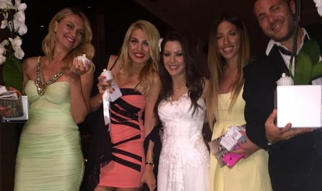 Κωνσταντίνα Σπυροπούλου: Ξεφάντωσε στο γάμο της φίλης της! Φωτογραφίες