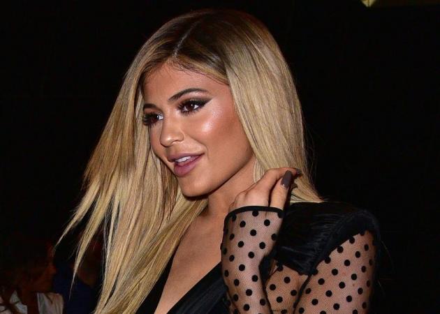 Οι πούδρες λάμψεις της Kylie Jenner είναι γεγονός! Όλα τα info