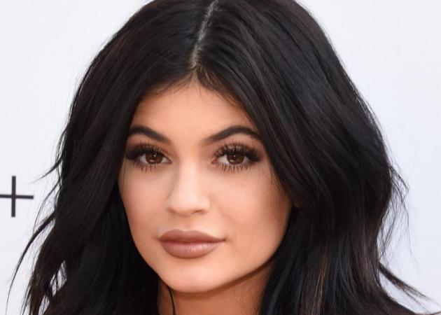 Kylie Jenner: η πρώτη αλλαγή στα μαλλιά της για το 2017 είναι γεγονός! Και είναι… huge!