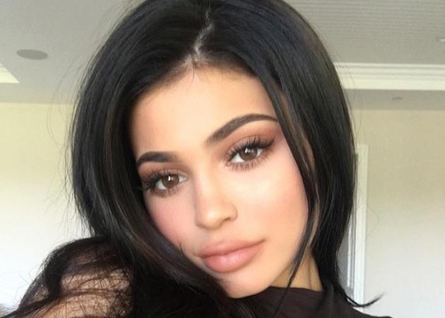 Η αγαπημένη μάσκα ματιών της Kylie Jenner κοστίζει μόνο 4 ευρώ! Θα τη χρειαστείς για τις γιορτές!