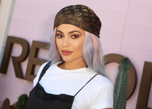 Η Kylie Jenner μόλις βγήκε αμακιγιάριστη στο snapchat! Και χωρίς κα-νέ-να φίλτρο!