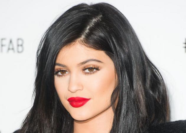 Η Kylie Jenner αποκάλυψε για πρώτη φορά τι έχει κάνει στα χείλη της! Ε-πι-τέ-λους!