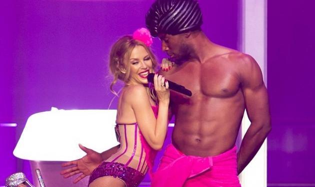Kylie Minogue: Άνοιξε την περιοδεία της με αυτήν την αποκαλυπτική εμφάνιση!
