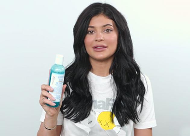 Αυτό είναι το gel καθαρισμού προσώπου που χρησιμοποιεί η Kylie Jenner κάθε βράδυ!