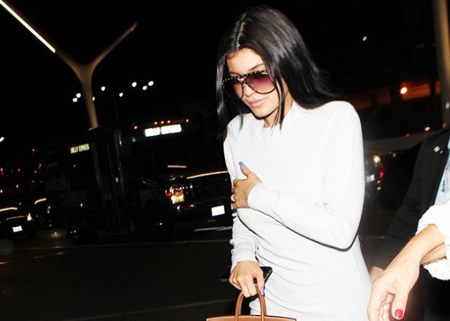 Kylie Jenner: Ποια είναι τα low budget sneakers που λατρεύει;
