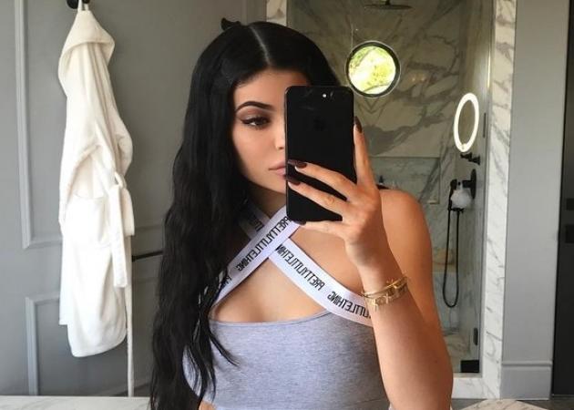 H Kylie Jenner έχει pixie cut (και είναι ίδια η μαμά της)!