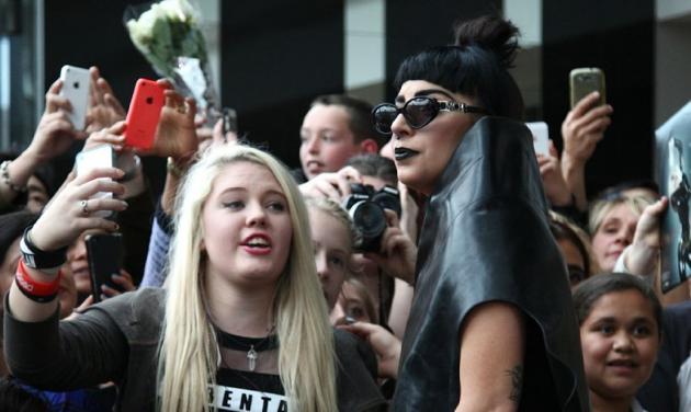 Lady Gaga: Με νέο look (ΠΑΛΙ) λίγο πριν την πρώτη της συναυλία στην Αυστραλία