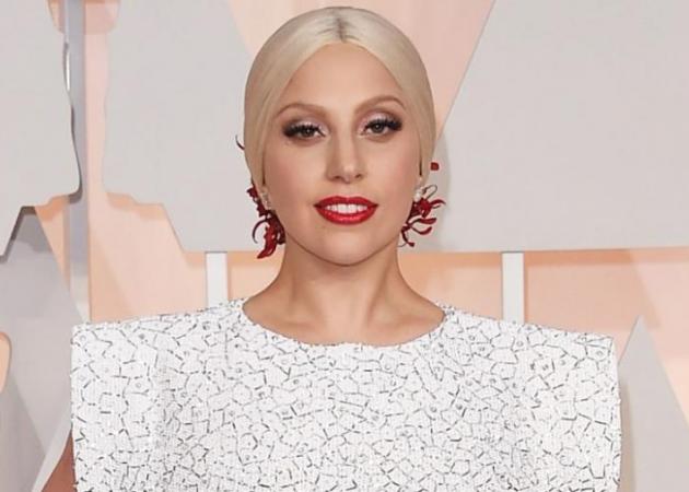 Alert! Η Lady Gaga με rainbow hair