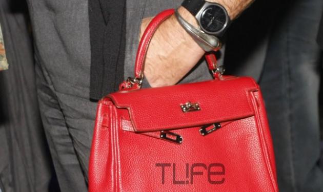 Ποιος Έλληνας άνδρας celebrity, έκανε βραδινή έξοδο με αυτή την τσάντα;