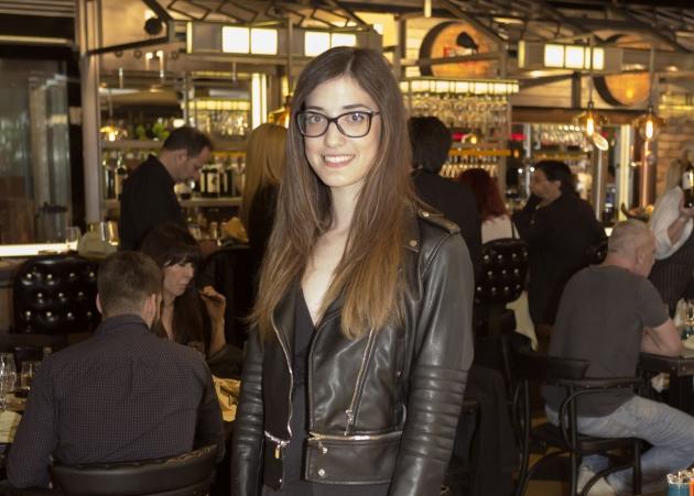 H Bανέσσα Λέανδρος είναι αδελφή της διεθνούς φήμης τραγουδίστριας Βίκυς Λέανδρος και είναι σχεδιάστρια μόδας! [pics]