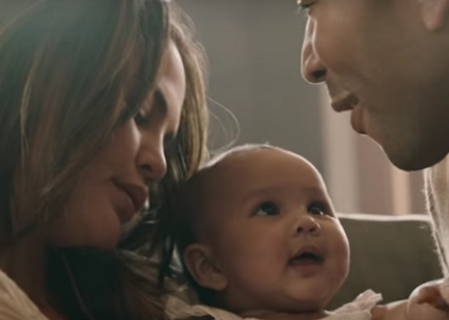 John Legend: Το συγκινητικό video clip στο οποίο πρωταγωνιστεί η 7 μηνών κόρη του