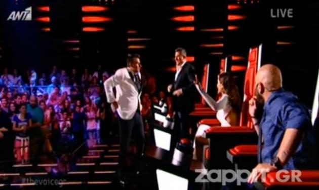 Γιώργος Λιάγκας: Του έπεσε το παντελόνι στο live του The Voice!