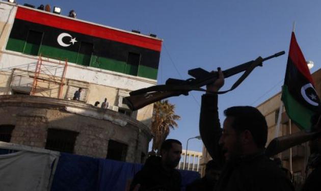 Βομβαρδίζεται ΤΩΡΑ η Τρίπολη – Διπλωματικό θρίλερ για το “κουμάντο” στη Λιβύη