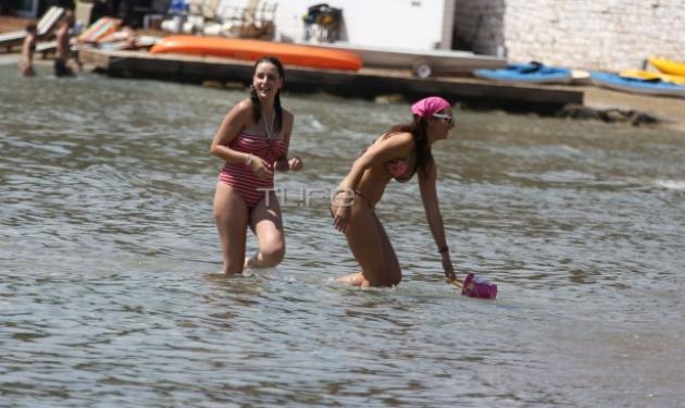 Ράνια και Μένη Λυκούδη: Παιχνίδια με τα παιδιά στη θάλασσα!