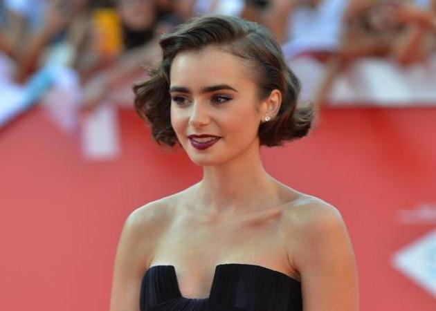 Lily Collins: επέστρεψε από την Κορέα, την καρδιά της ομορφιάς, και αποκαλύπτει το αγαπημένο της προϊόν!