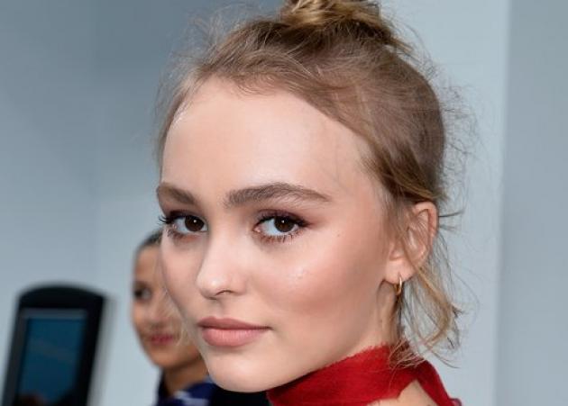 Σου συστήνουμε τις super stylish φίλες της Lily-Rose Depp!