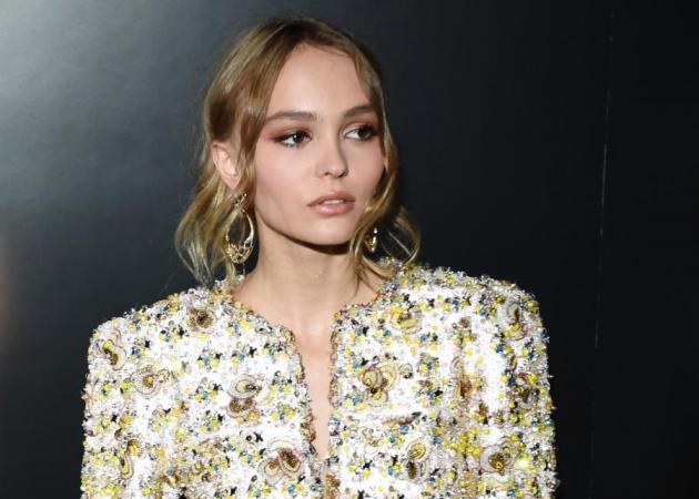 H Lily Rose Depp έκανε στα νύχια της το επόμενο μεγάλο trend λέει η Vogue