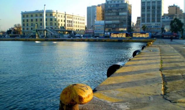 Θρίλερ στο λιμάνι της Θεσσαλονίκης – Ψάχνουν άνδρα που έπεσε στη θάλασσα δυο φορές!