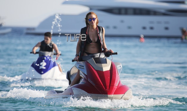 Lindsay Lohan: Νέες φωτογραφίες από τις διακοπές της στη Μύκονο!