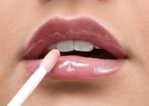 Πώς να δώσεις λάμψη σε όλο το πρόσωπο με ένα lip gloss!