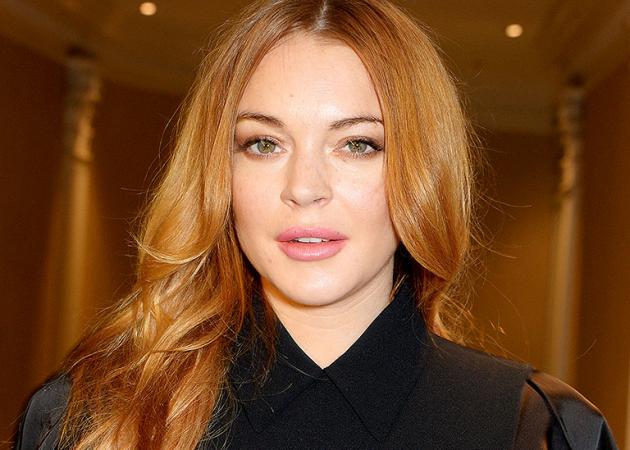 Lindsay Lohan: Επέστρεψε στην Ελλάδα και πήγε στην πρεμιέρα του Σάκη Ρουβά