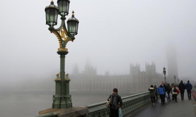 Υπέροχες φωτογραφίες από το Λονδίνο, κρυμμένο στην ομίχλη!