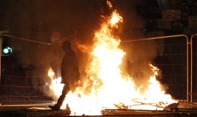 Τρεις νεκροί τη νύχτα στη Βρετανία – Επεισόδια σε Μάντσεστερ, Λίβερπουλ, Οξφόρδη