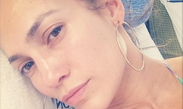 Jennifer Lopez: “Τολμά” και ποζάρει χωρίς μακιγιάζ, φορώντας τα μαγιό της!
