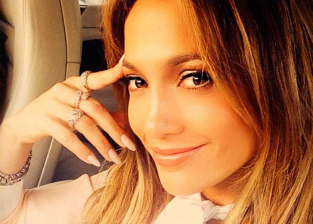 Jennifer Lopez: Πώς έντυσε τα δίδυμα για τα Χριστούγεννα;
