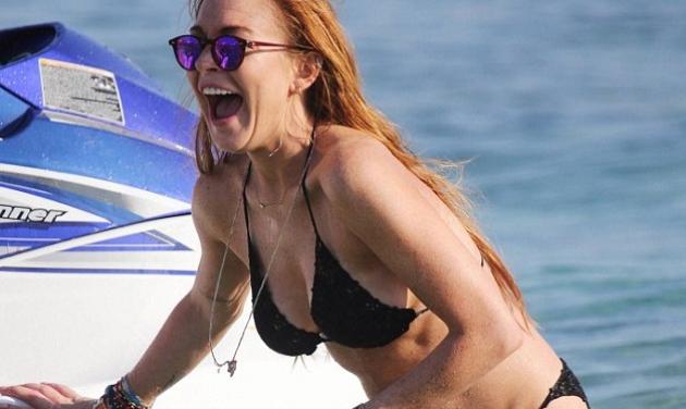 H Lindsay Lohan αναστατώνει τις παραλίες της Μυκόνου! Φωτογραφίες