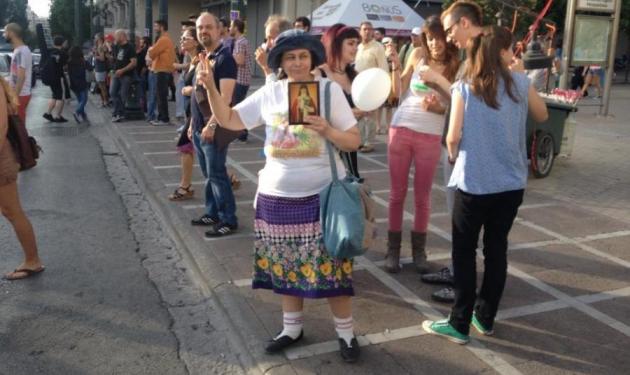 Όταν η Ελένη Λουκά πάει στο Athens gay pride! Βίντεο