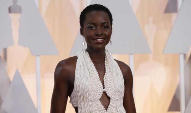 Θύμα κλοπής η Lupita Nyong’o! Έκανε φτερά το φόρεμα των 134.000 ευρώ, που έβαλε στα Όσκαρ