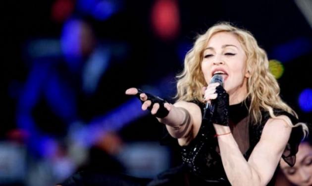 H Madonna “ξαναχτυπά” – Έκανε επίθεση σε θαυμαστές της επειδή κάπνιζαν! Video