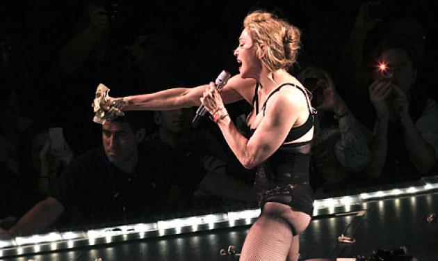 Madonna: Γδύθηκε για… καλό σκοπό! Φωτογραφίες και video
