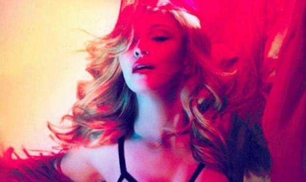 Madonna: Τα “πέταξε” όλα έξω (στα 53 της) για το νέο της τραγούδι! Δες το video
