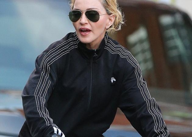 Madonna: Το… αποκαλυπτικό ατύχημα με το ποδήλατο! Φωτογραφίες