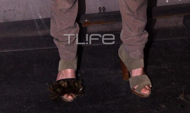 Ποια Ελληνίδα celebrity εμφανίστηκε με δυο διαφορετικά παπούτσια σε βραδινή έξοδο;