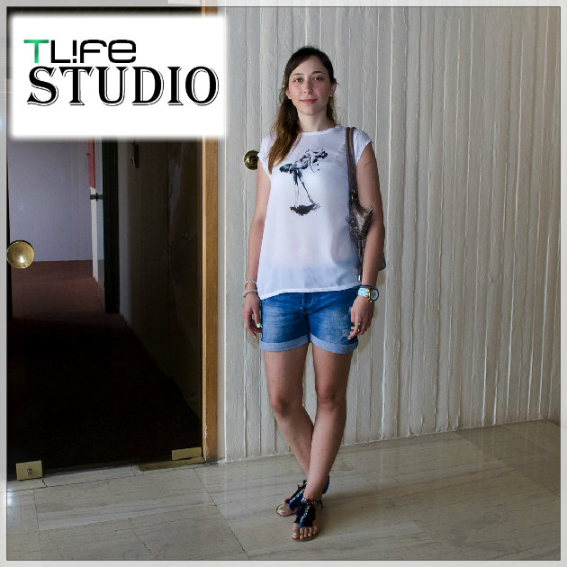 1 | Η αναγνώστρια όπως ήρθε στο studio