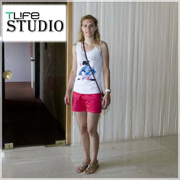 1 | Η αναγνώστρια όπως ήρθε στο studio