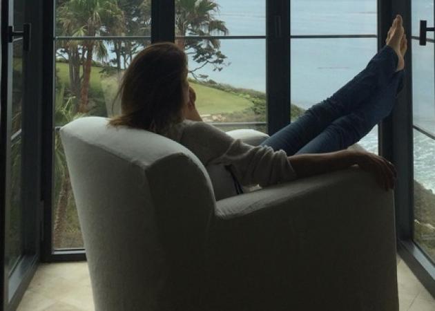 Ποια διάσημη απολαμβάνει αυτή τη θέα στο σπίτι της στο Malibu, που πουλάει για 60 εκατ. δολάρια;