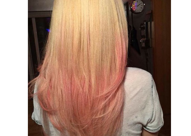 Ποια διάσημη Ελληνίδα έβαψε τα μαλλιά της ροζ!