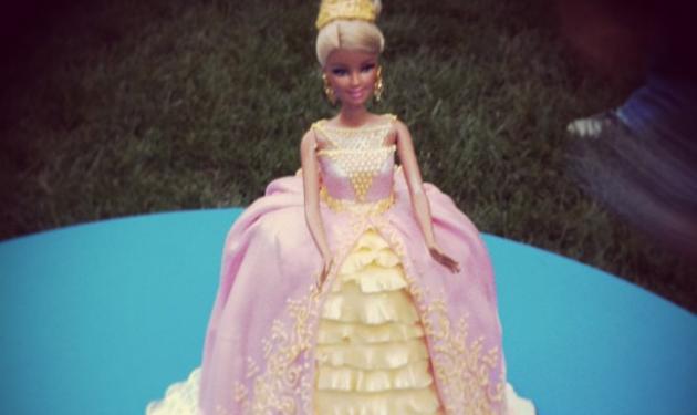 Ποια διάσημη μανούλα πήρε αυτήν την τούρτα για τα γενέθλια της κόρης της;