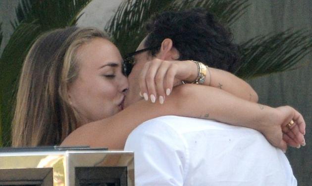 Τα καυτά φιλιά του Marc Anthony με την νέα του 22χρονη σύντροφο!