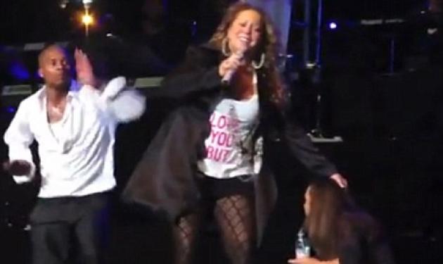 Η τούμπα της Mariah Carey στη σκηνή!