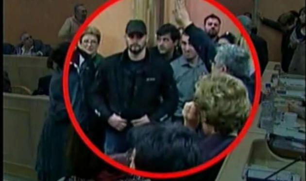 Σάλος από το ναζιστικό χαιρετισμό στη συνεδρίαση του Δημοτικού Συμβουλίου της Αθήνας | tlife.gr Σάλος από το ναζιστικό χαιρετισμό στη συνεδρίαση του Δημοτικού Συμβουλίου της Αθήνας | tlife.gr