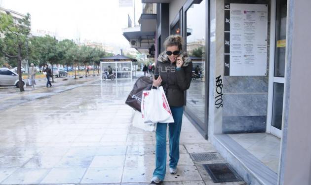 Μ. Χρουσαλά: Με casual ντύσιμο και χωρίς μακιγιάζ κάνει τα ψώνια της! Δες φωτογραφίες